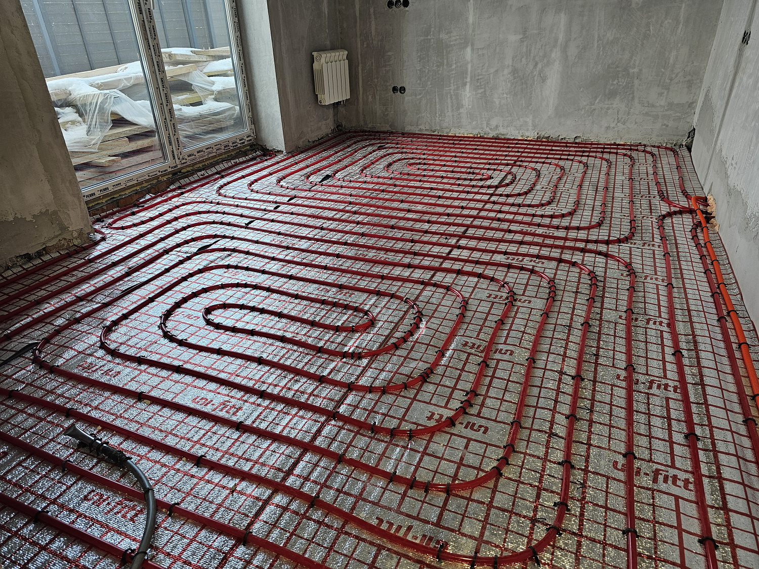 Монтаж радиаторного отопления и теплого пола в загородном доме 320м2