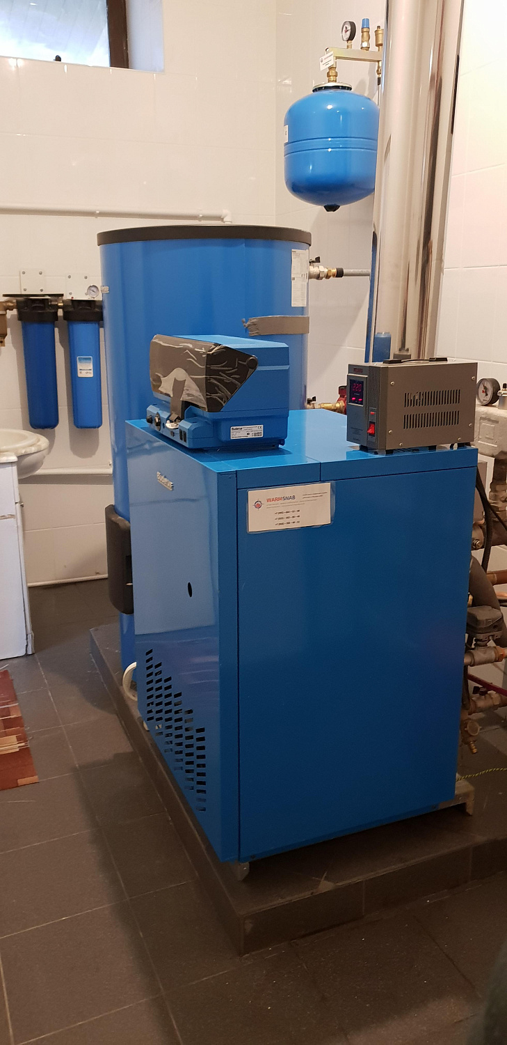 Комбинированная система отопления, тёплые полы и радиаторное отопление.