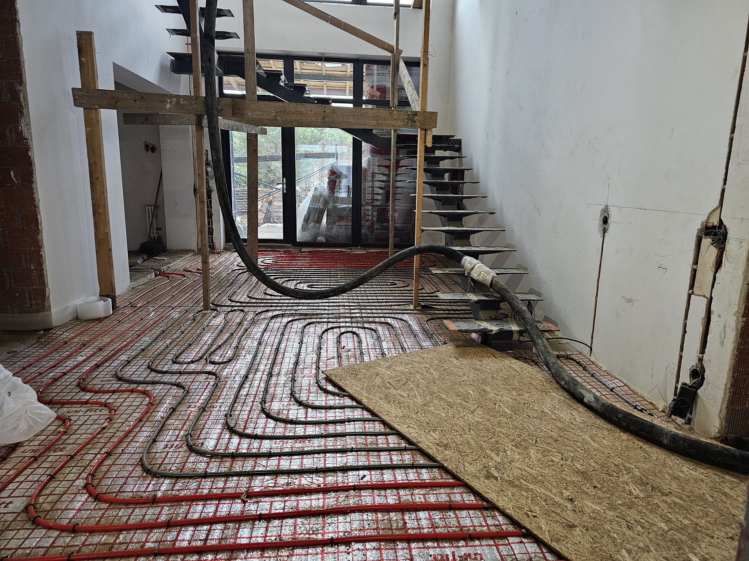 Монтаж теплого пола и радиаторного отопления в частном доме в КП Ренесанс