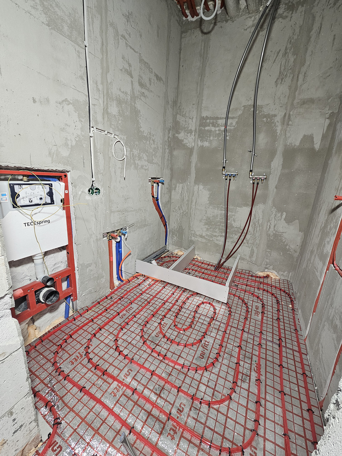 Монтаж радиаторного отопления и теплого пола в загородном доме 320м2