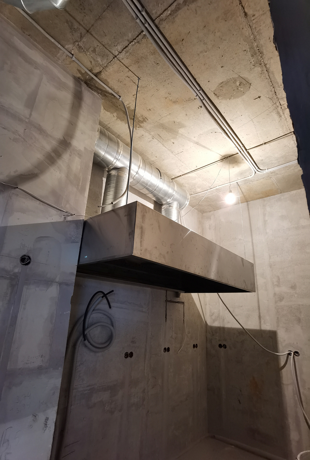 Монтаж вентиляции и кондициониров в кафе в Новой Москве