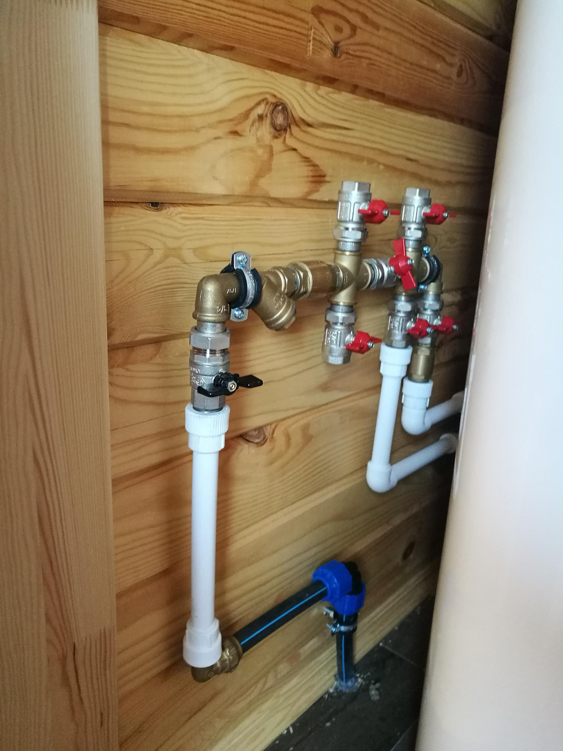 Монтаж радиаторного отопления и водоснабжения. 