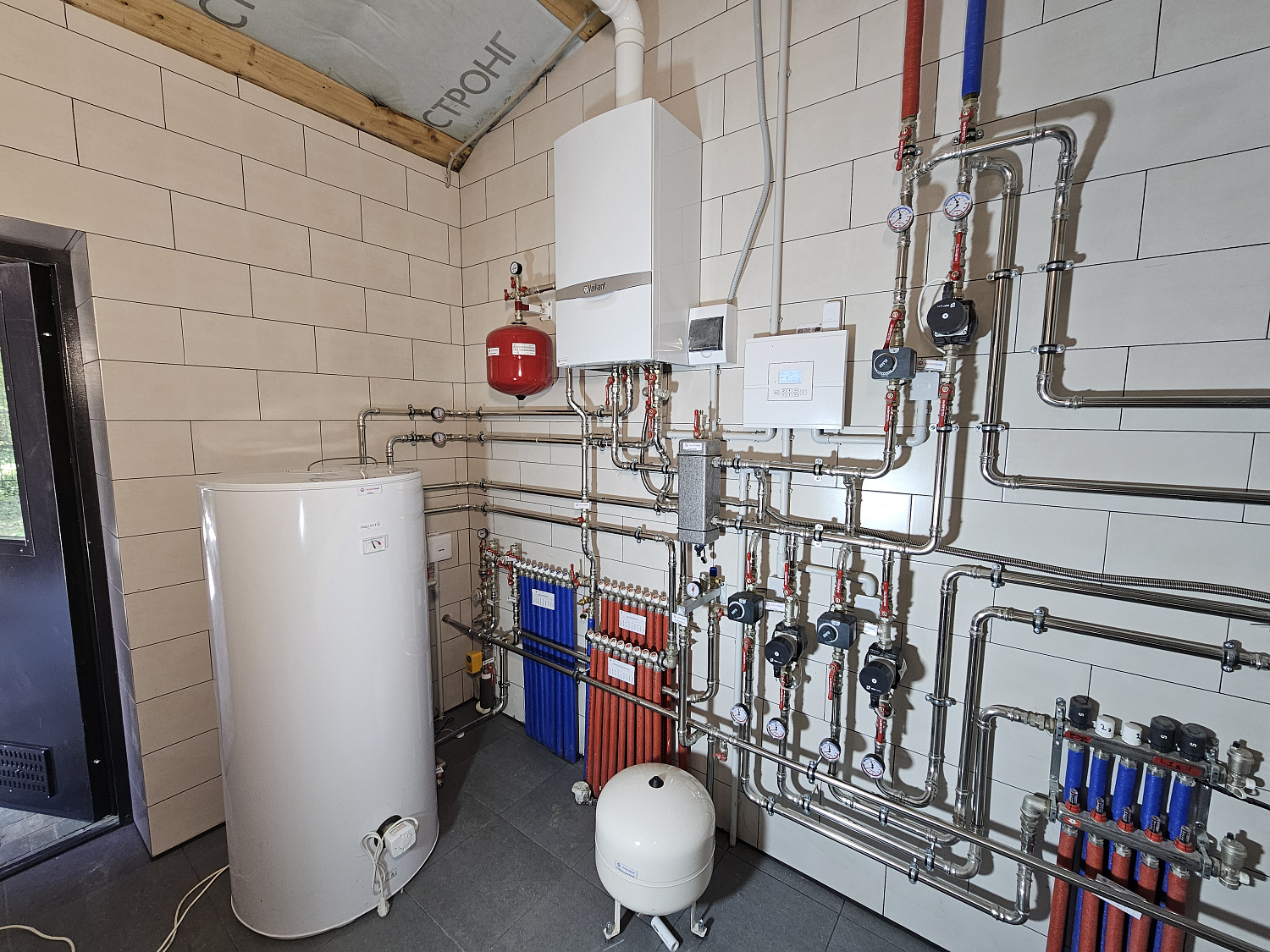 Монтаж котельной, радиаторное отопление, тёплый пол в частном доме КП Медовый Спас