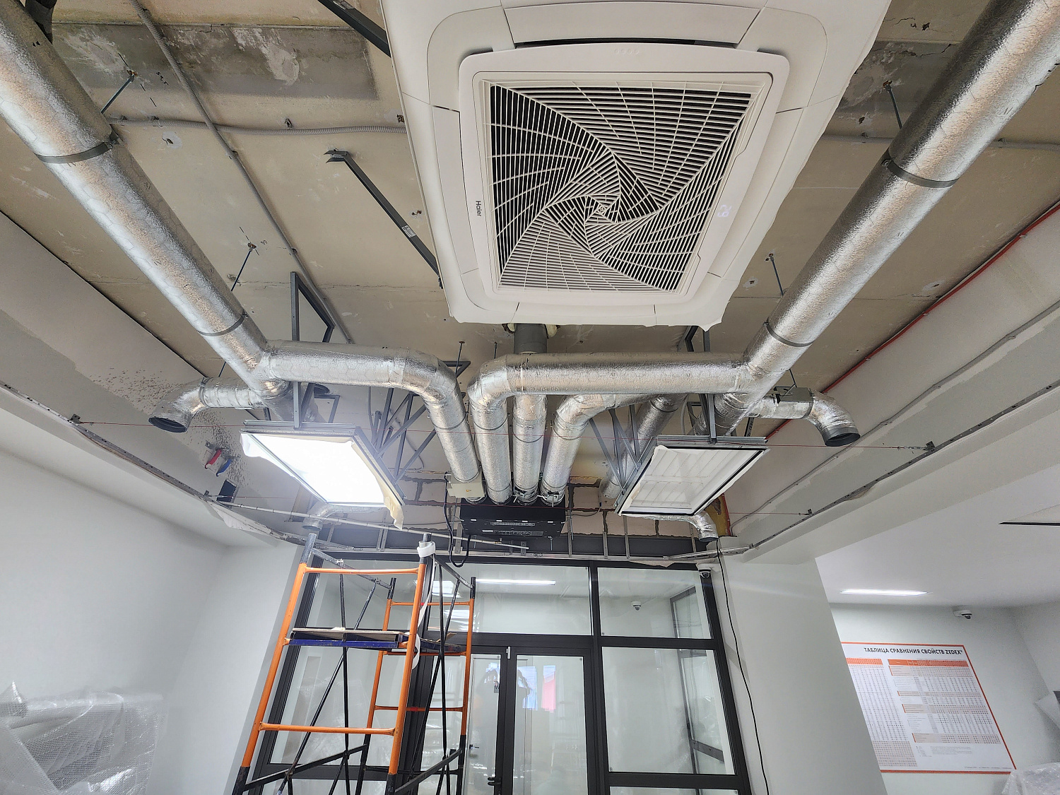 Монтаж систем вентиляции в лаборатории