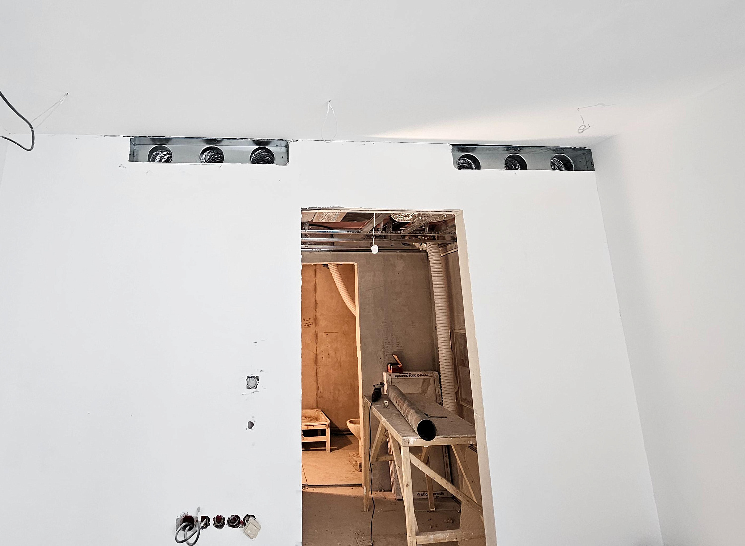 Монтаж фанкойлов в квартире ЖК Sky House