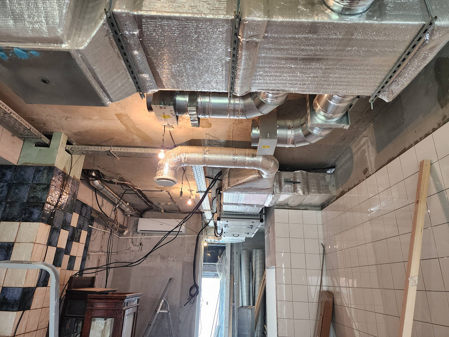 Монтаж вентиляции и кондиционирование в кафе Люберцы