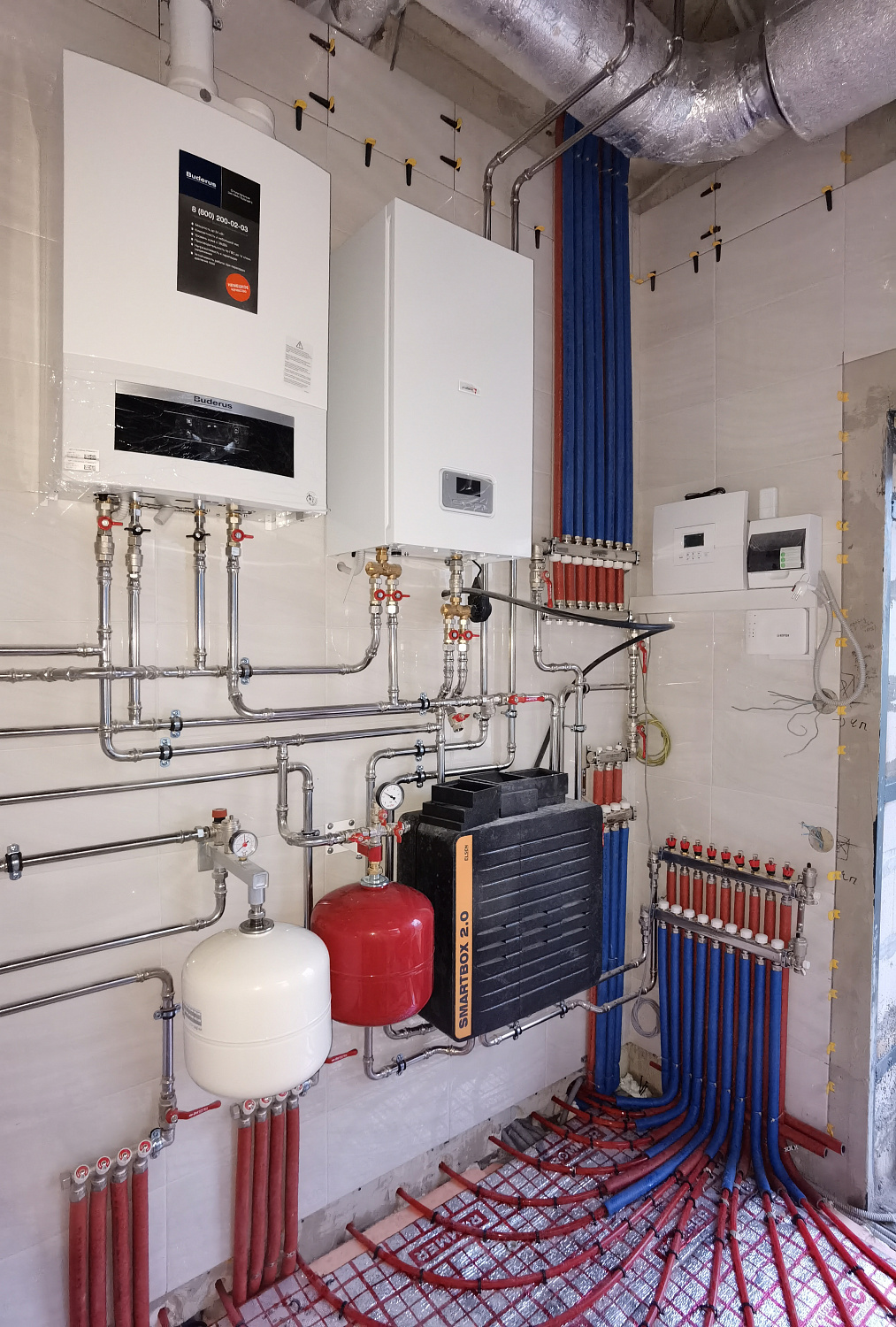 Монтаж вентиляции и комбинированной системы отопления в загородном доме в Новой Москве