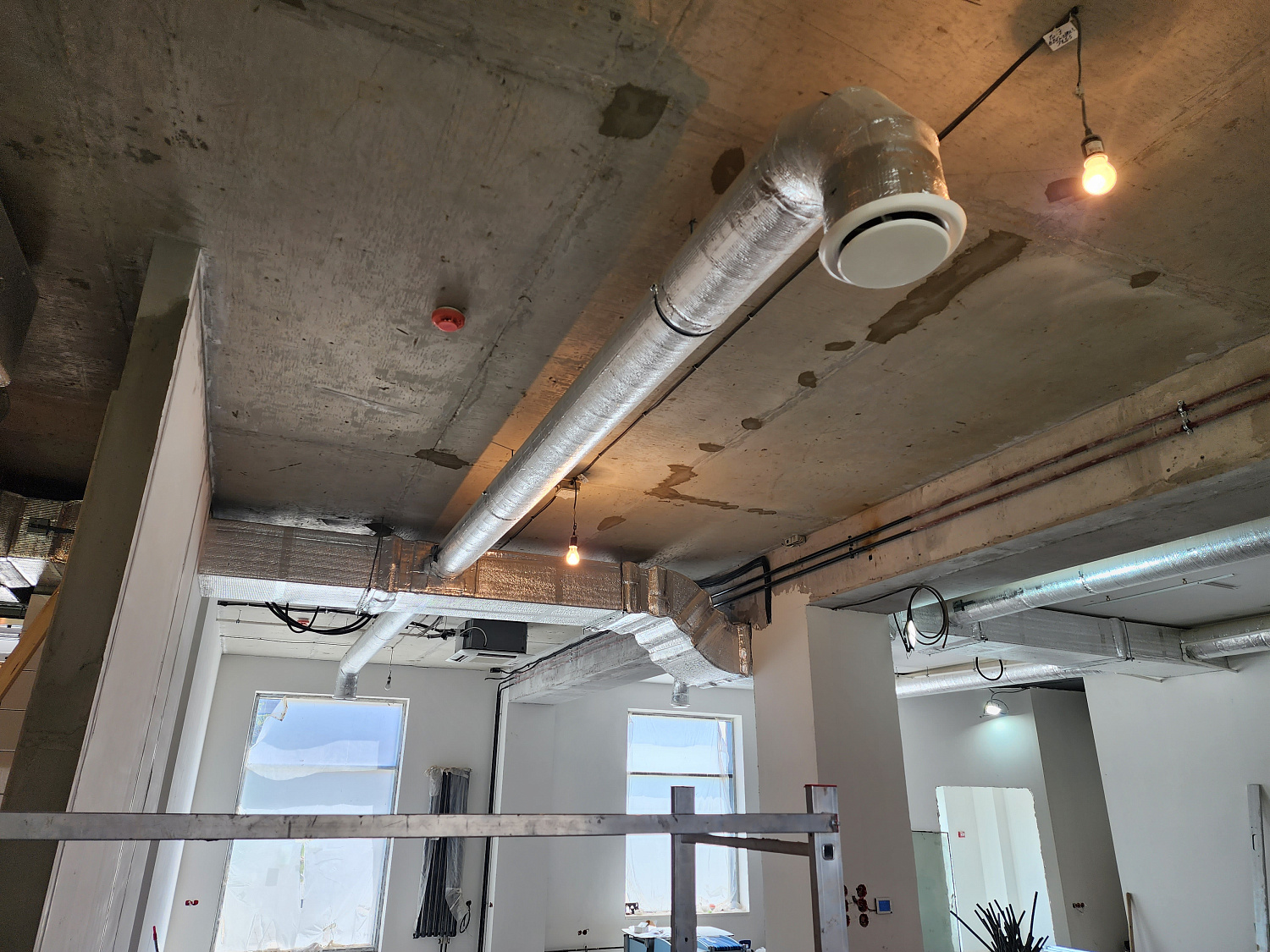 Монтаж вентиляции и кондиционирование в кафе Люберцы