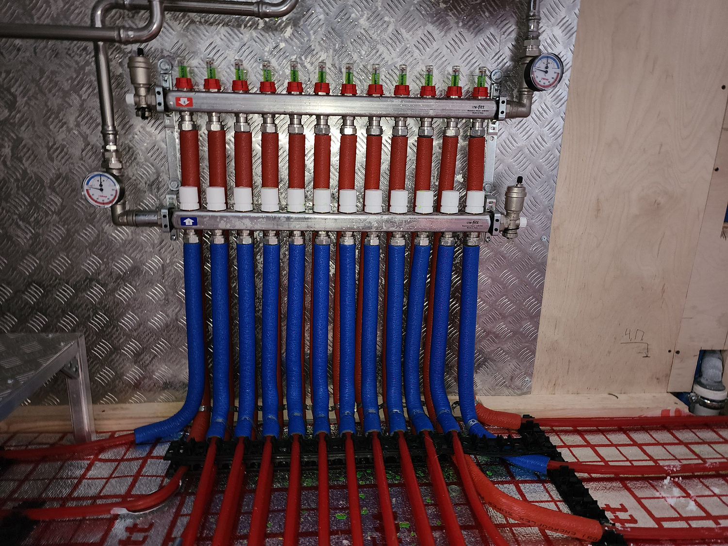 Монтаж тёплых полов, монтаж котельной в каркасном доме 120м2