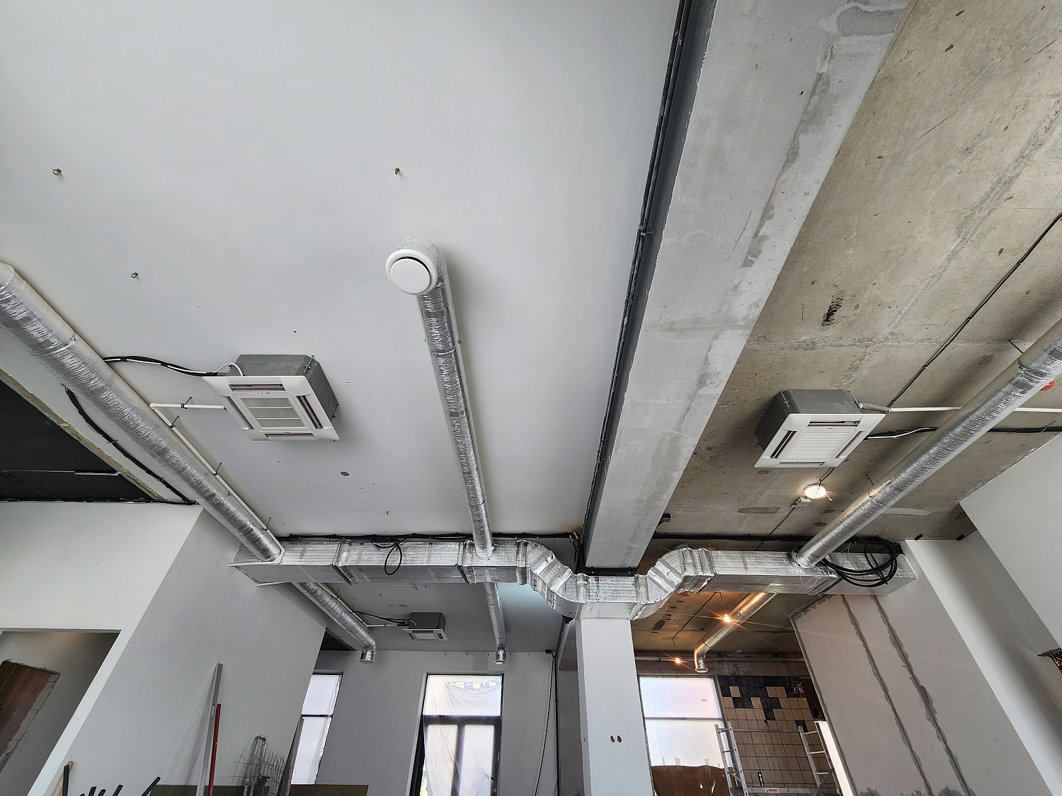 Монтаж вентиляции и кондиционирование в кафе Люберцы