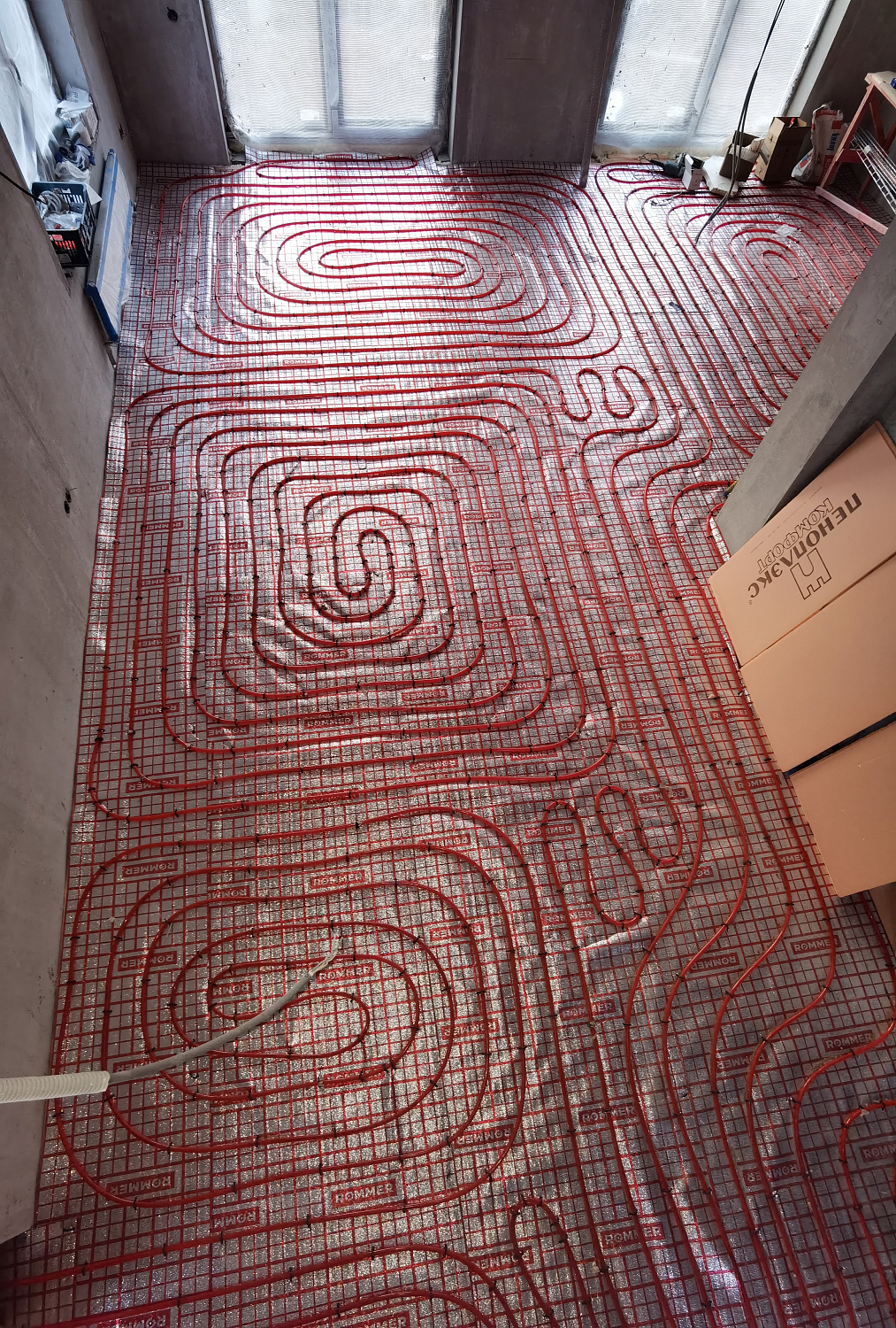 Монтаж вентиляции и комбинированной системы отопления в загородном доме в Новой Москве