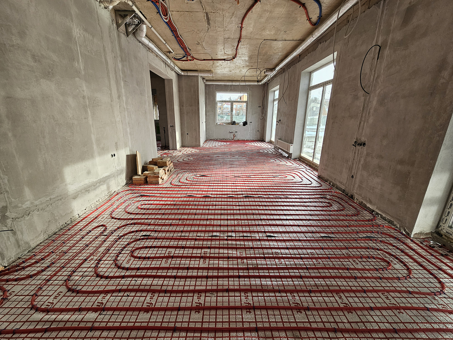 Монтаж радиаторного отопления и теплого пола в загородном доме 320м2