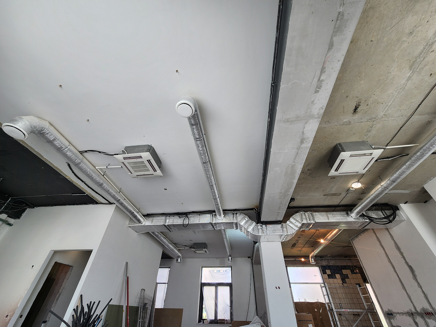 Монтаж вентиляции и кондиционирование в кафе Люберцы