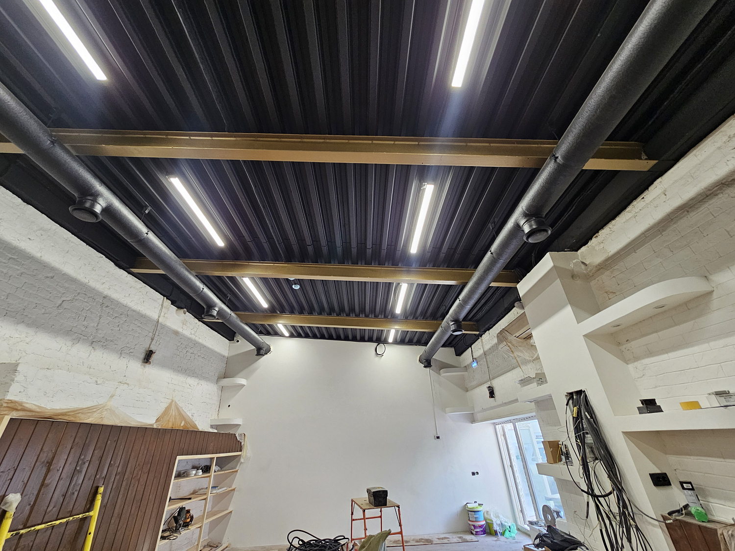 Монтаж систем вентиляции, вентиляционных установок в нежилом помещении (переговорная и спортзал)