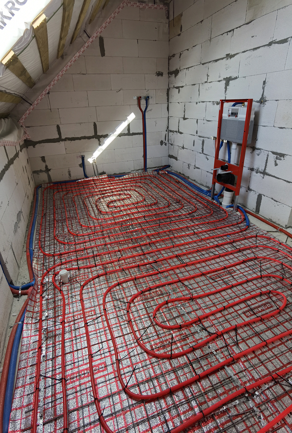 Монтаж теплых полов и котельной в загородном доме площадью 150 м2