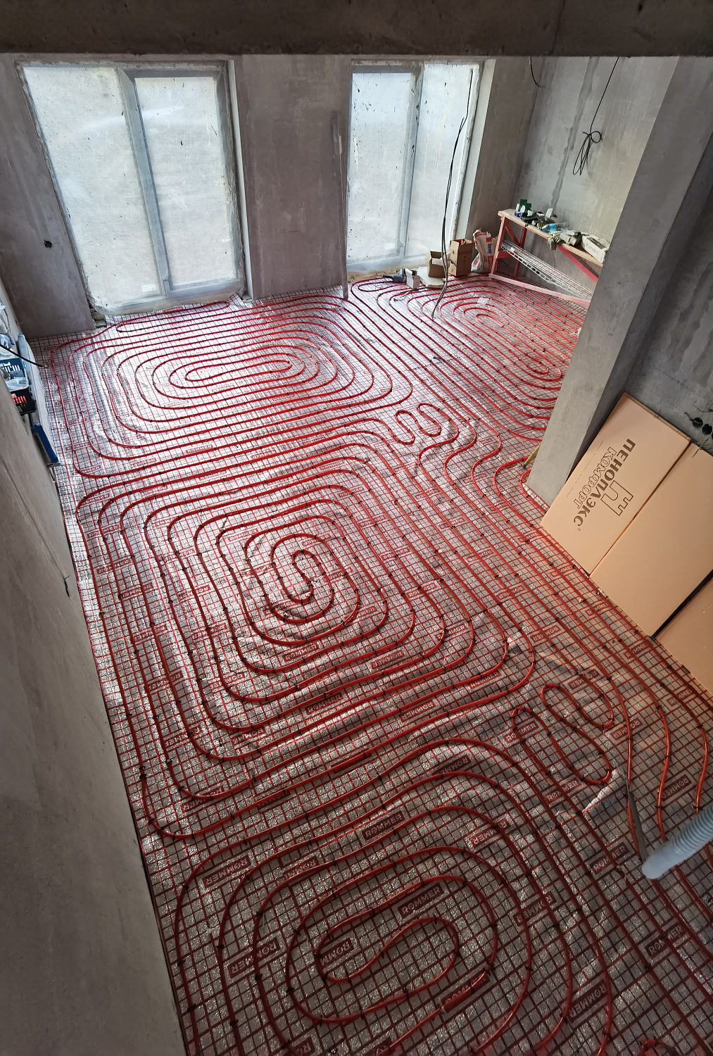 Монтаж вентиляции и комбинированной системы отопления в загородном доме в Новой Москве