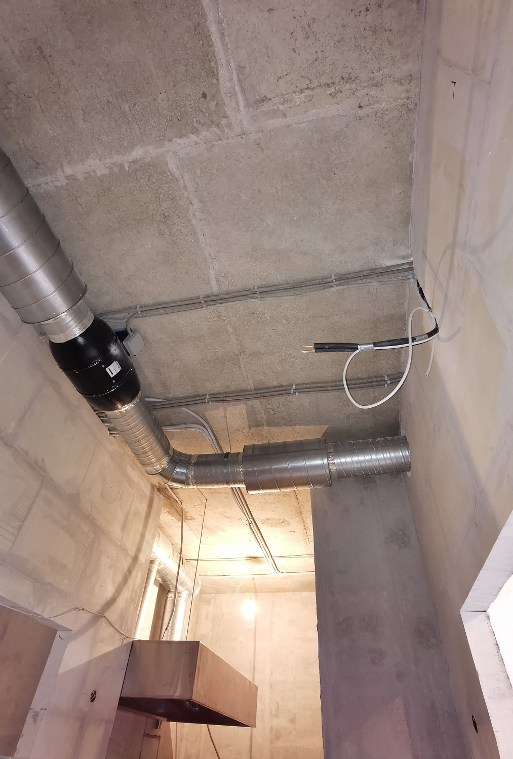 Монтаж вентиляции и кондициониров в кафе в Новой Москве