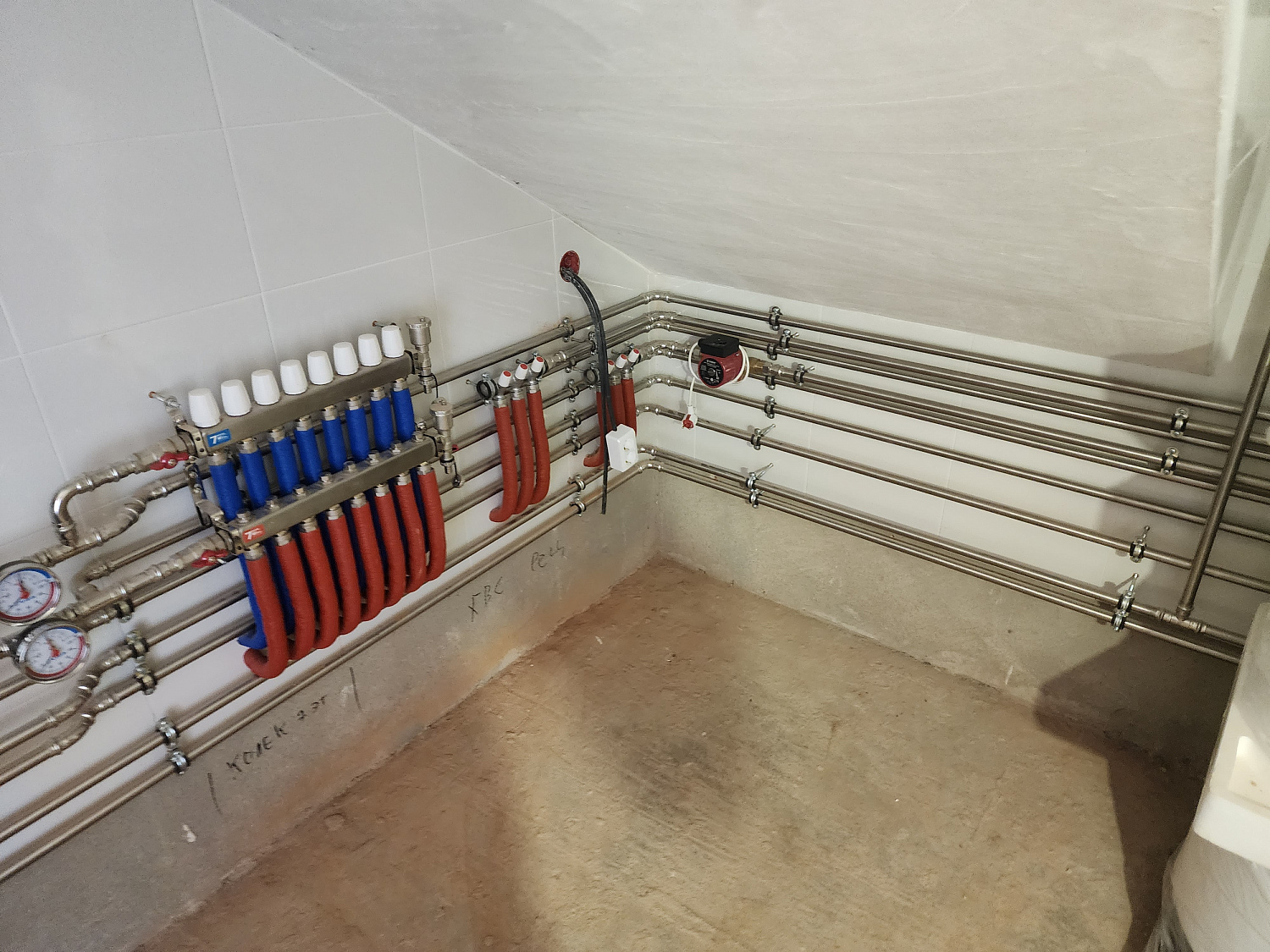 Монтаж котельной, радиаторного отопления, теплого пола в частном доме в КП Мидлтон