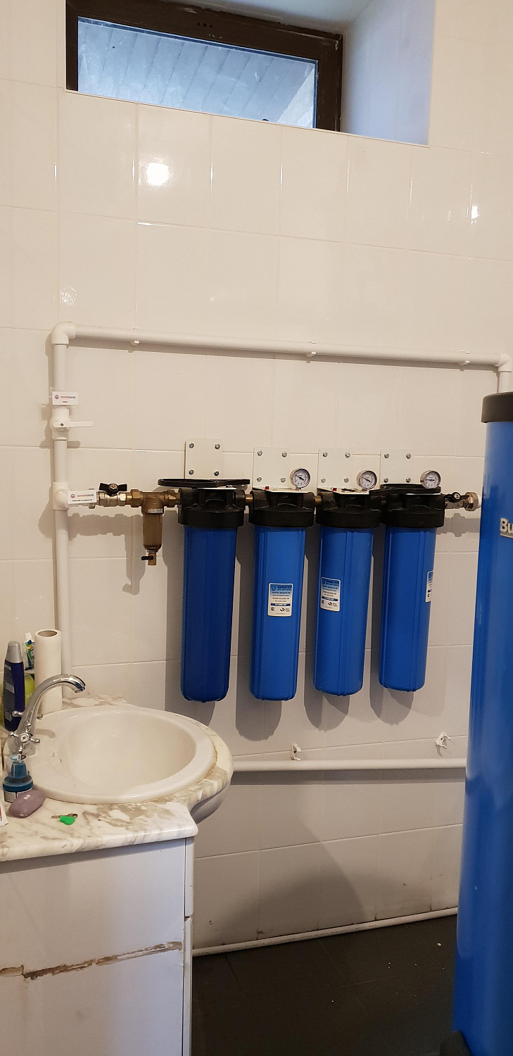 Комбинированная система отопления, тёплые полы и радиаторное отопление.