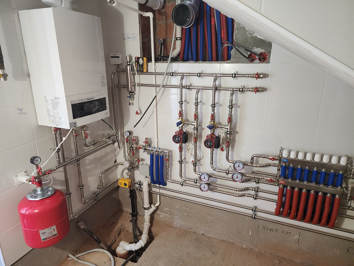 Монтаж котельной, радиаторного отопления, теплого пола в частном доме в КП Мидлтон