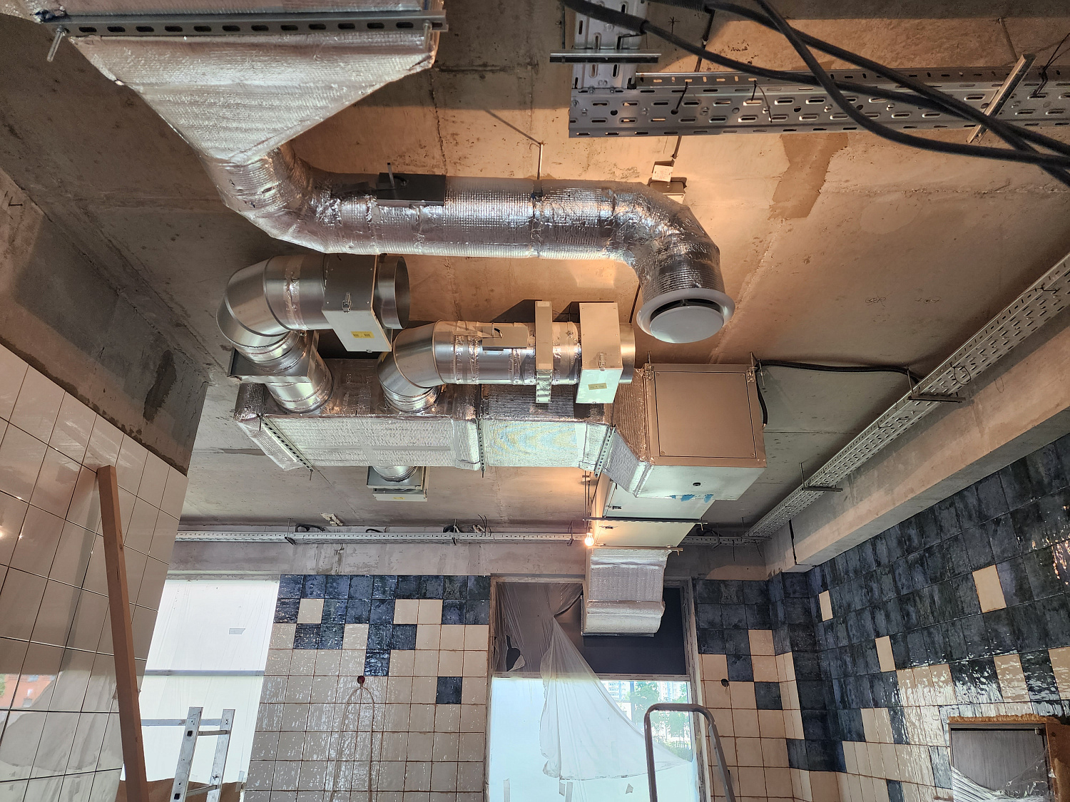 Монтаж вентиляции и кондиционирование в кафе Люберцы