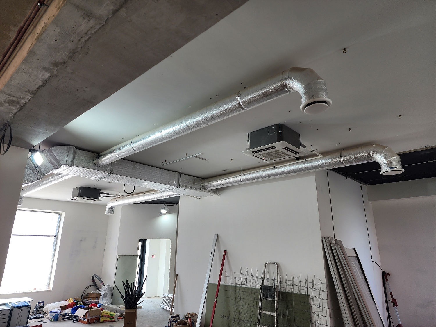 Монтаж вентиляции и кондиционирование в кафе Люберцы