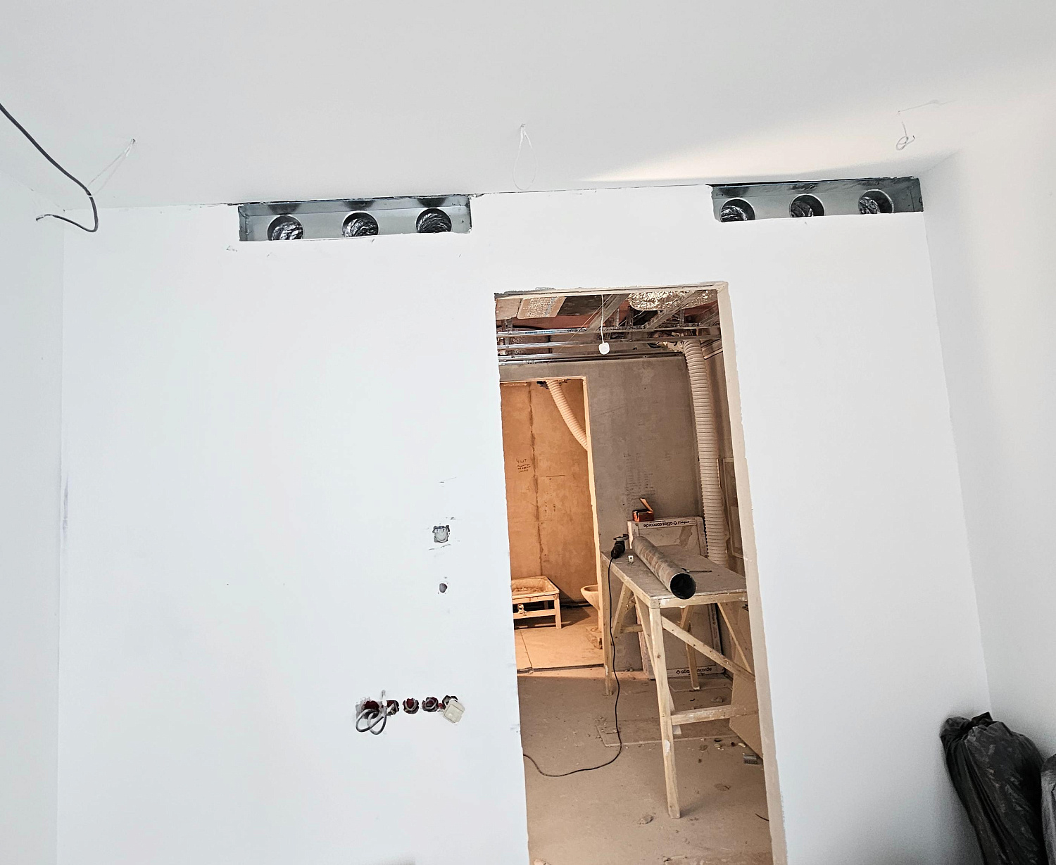 Монтаж фанкойлов в квартире ЖК Sky House