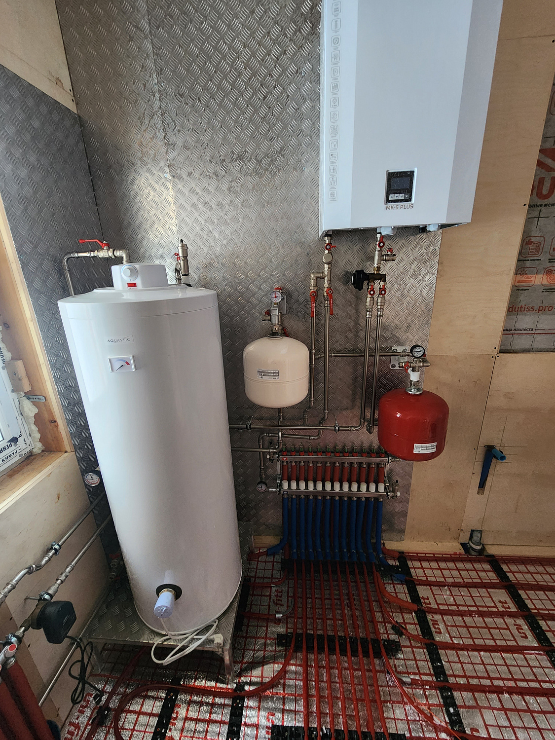 Монтаж тёплых полов, монтаж котельной в каркасном доме 120м2