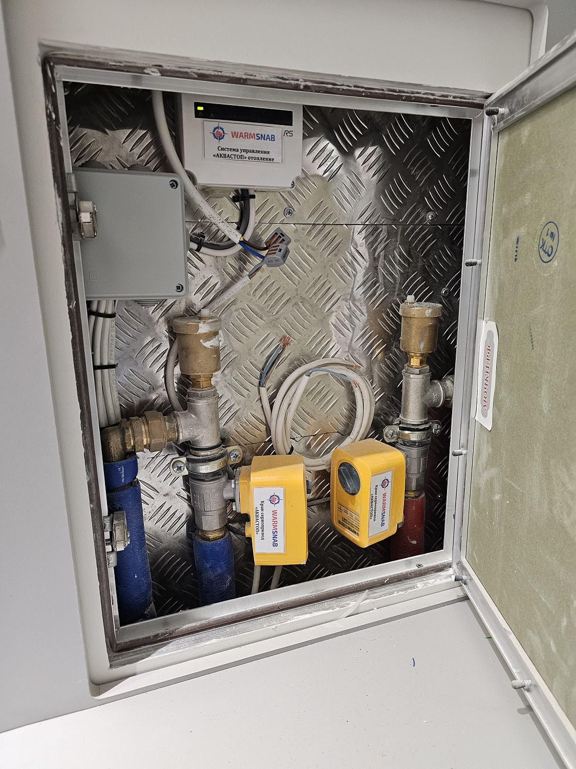 Монтаж радиаторного отопления, водоснабжения и водоотведения, монтаж чистовой сантехники в квартире