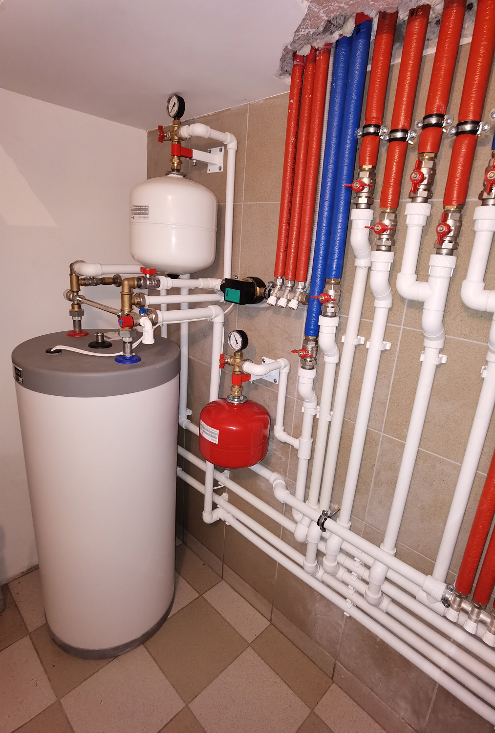 Монтаж котельной, радиаторного отопления и водоснабжения в частном доме 130м2