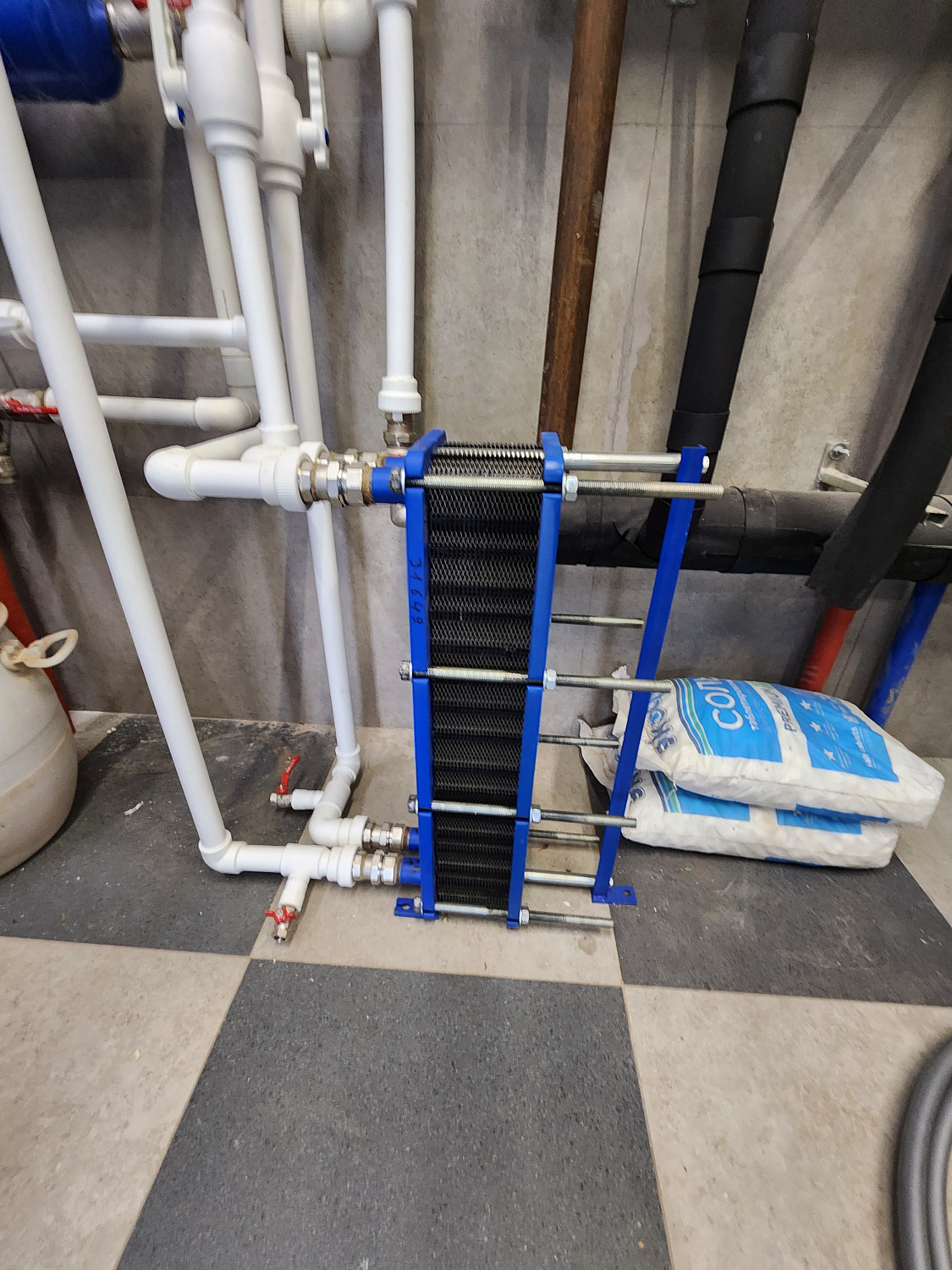 Монтаж котельной, радиаторного отопления, тепловентиляторов и систем фильтрации воды на промышленном объекте