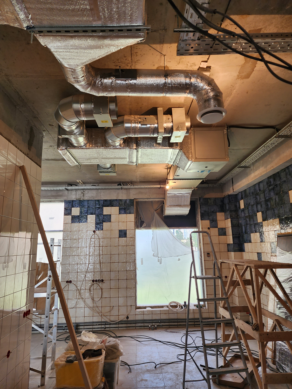 Монтаж вентиляции и кондиционирование в кафе Люберцы