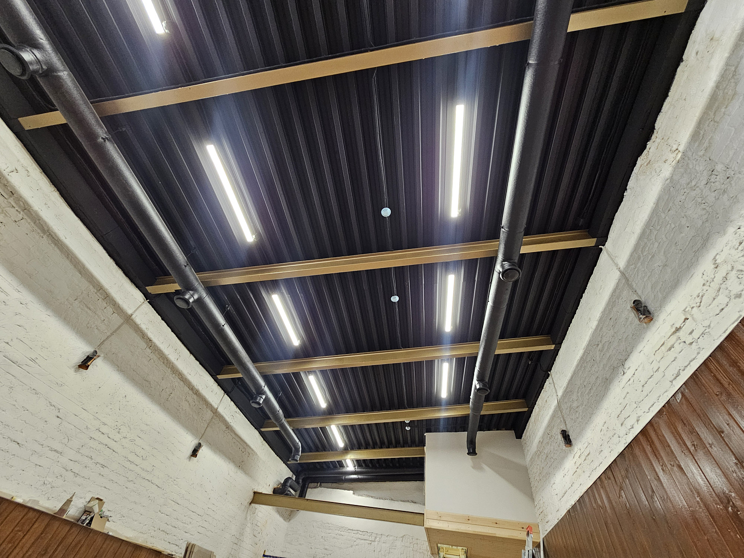 Монтаж систем вентиляции, вентиляционных установок в нежилом помещении (переговорная и спортзал)