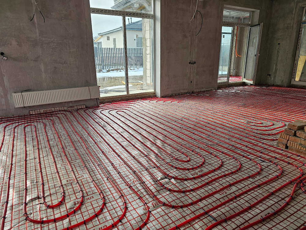 Монтаж радиаторного отопления и теплого пола в загородном доме 320м2