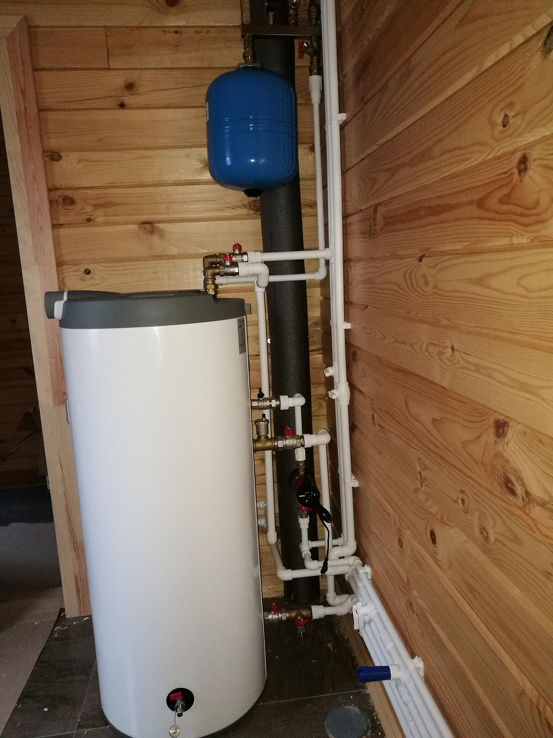 Монтаж радиаторного отопления и водоснабжения. 