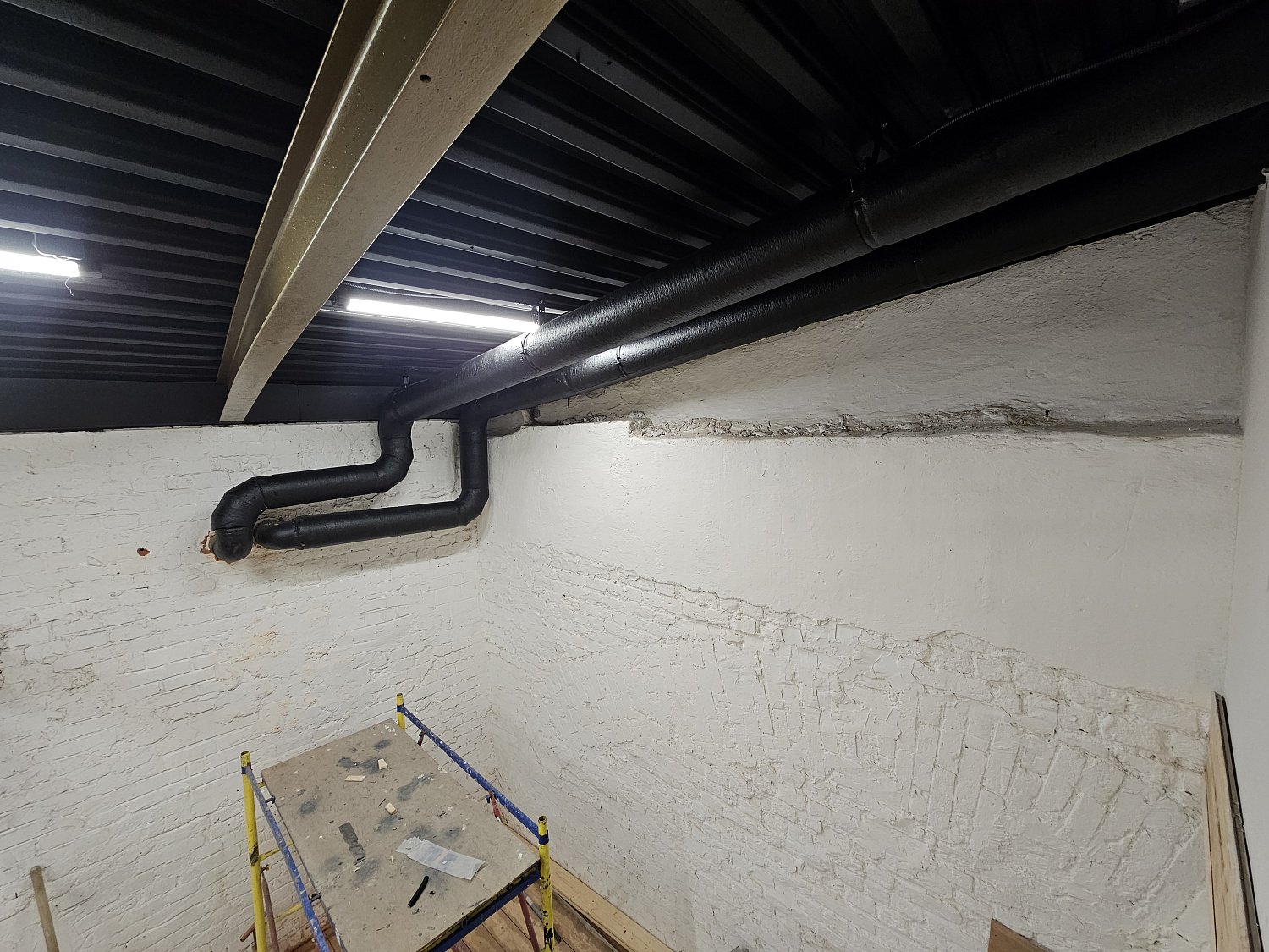 Монтаж систем вентиляции, вентиляционных установок в нежилом помещении (переговорная и спортзал)