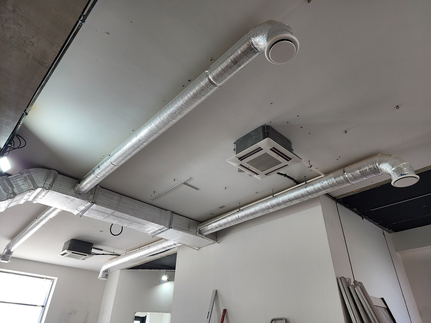 Монтаж вентиляции и кондиционирование в кафе Люберцы