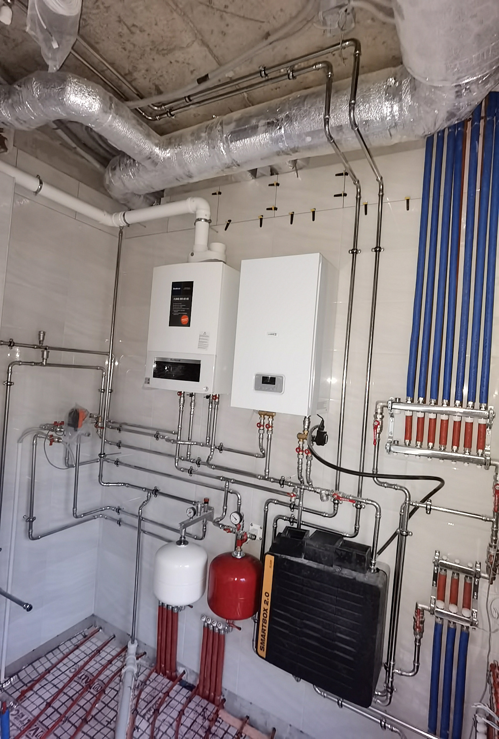 Монтаж вентиляции и комбинированной системы отопления в загородном доме в Новой Москве